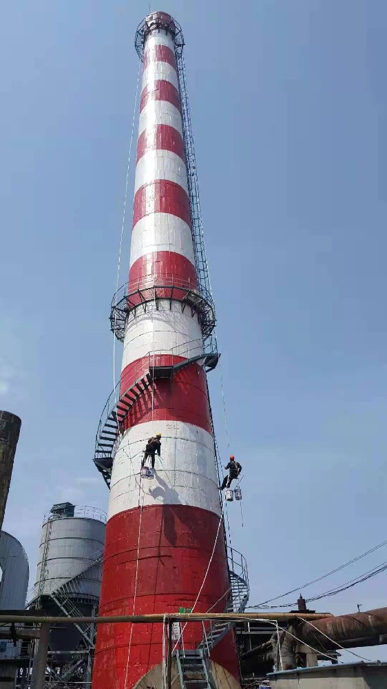 新建水泥烟囱上为什么要安装航标灯？