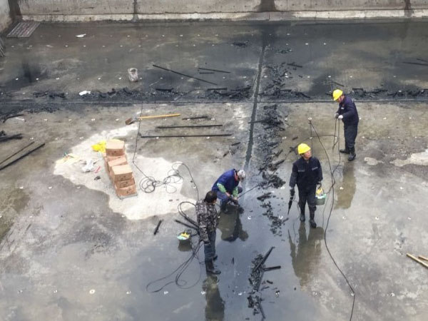 化工 / 电镀 / 造纸行业污水池堵漏难点？一招破解！
